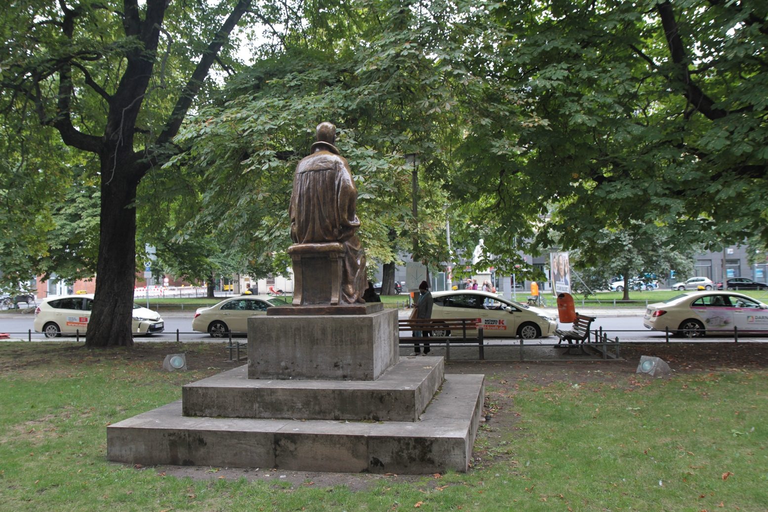 Emil Fischer's monument, Berlin - 04.JPG